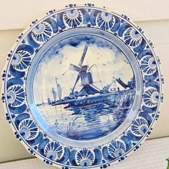3/$75🥳 Vintage Mid Century Delft Blue Decorative Wall Plate - Picture 2 of 5